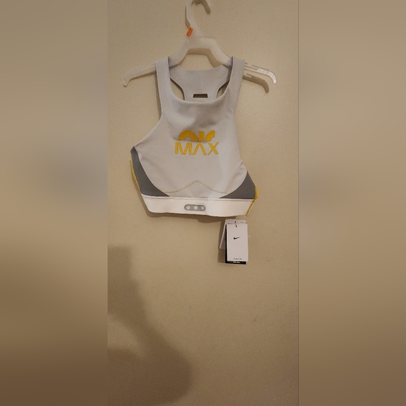 Nike Swoosh Sport Bra Size S - Picture 1 of 4